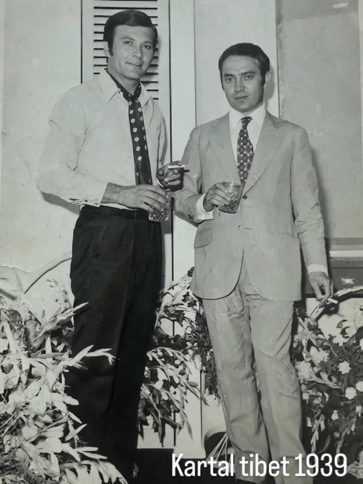 Kartal tibet❤ile arkadaşı.. 
#KartalTibetTiyatroAktörSenaristYapımcıYönetmen