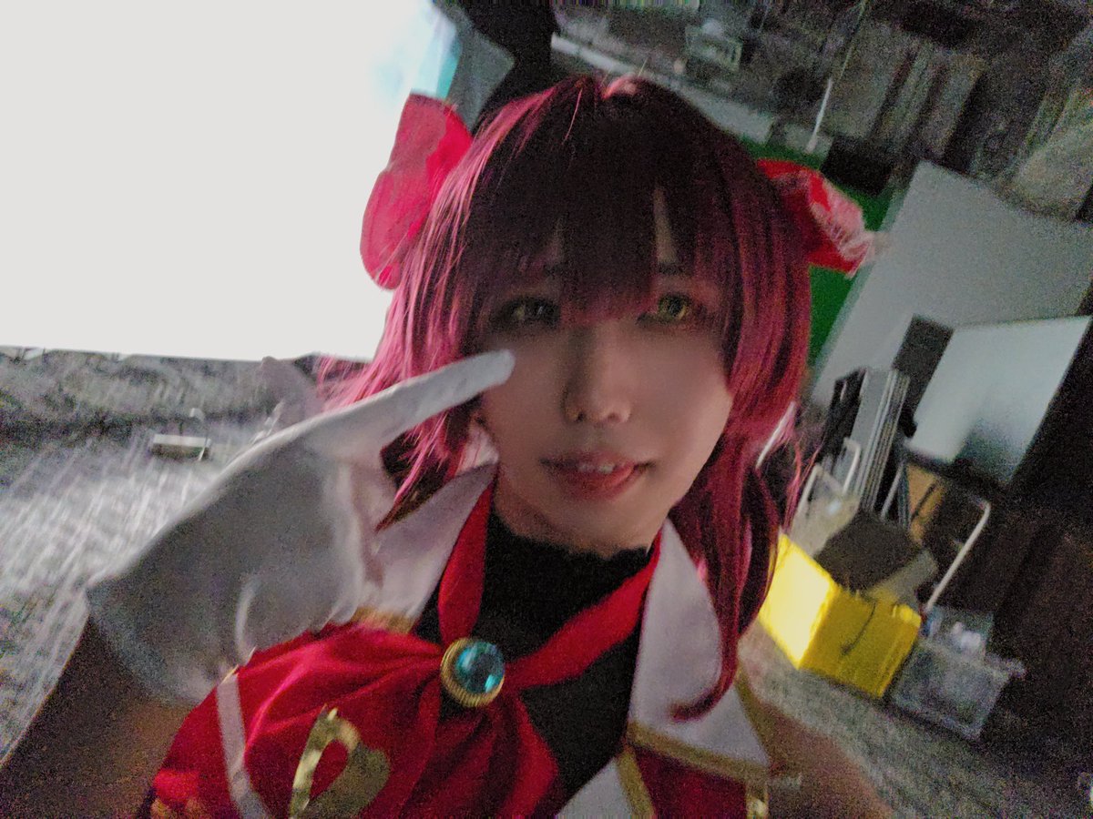kkr_py's tweet photo. そういや新年度なので挨拶を
4年、サウンドエンジニアリングゼミの黒ごまと申します🔥
今はコスプレ、VR、カードゲーム制作してます、お見知り置きを👓 https://t.co/1NhB9dTbPS