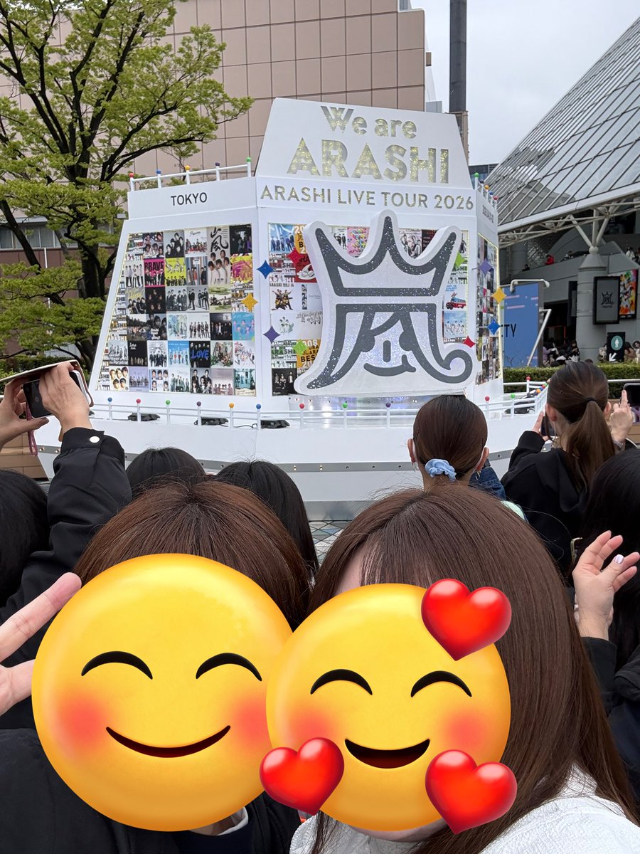 tmk_0326's tweet photo. ラストツアー行ってきます❤️
お母さん入れないけどカメラマンしに来てくれた😂
18年前道明寺が好きでまだ嵐を知らなかった私をFC入れてくれてありがとう。 https://t.co/ziSQUlcljr