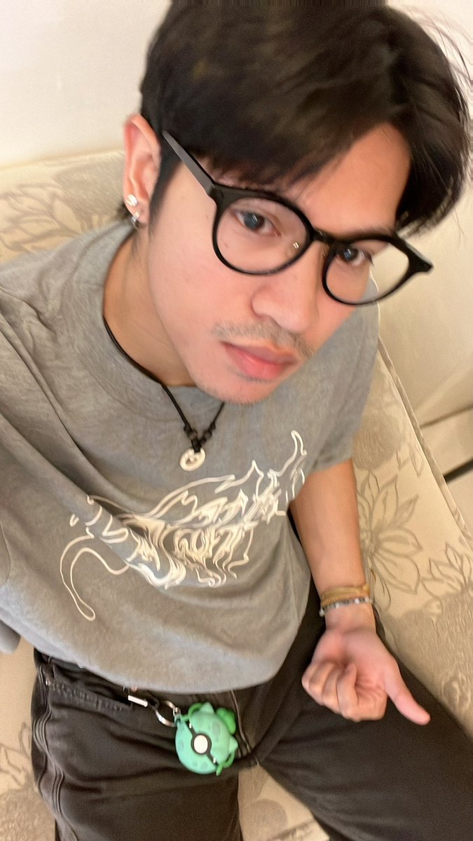 pxxlooo's tweet photo. selfies from march (fave emote: 👍🏼) https://t.co/d3Yu6DpTC0