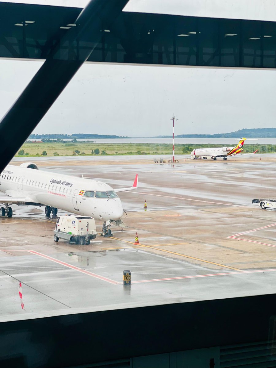 hafithkazibwe's tweet image. Entebbe Airport just got a major upgrade! 🚀 New 20,000 sqm terminal boosts capacity to 3.5M passengers, features 3 new aerobridges, 24 check-in counters &amp;amp; more. Part of $325M expansion to make Entebbe a regional aviation hub #EntebbeAirport #GoldenPosts
@UG_Airlines 
@GCICUganda