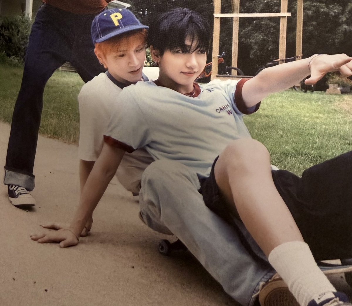 (.¬ ¬ ) tweet media