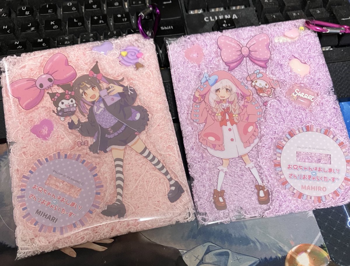 takepikuru's tweet photo. アクスタケースを人伝で貰って初めて作ってみたけど結構楽しいねこれ https://t.co/epjahUA9Vz