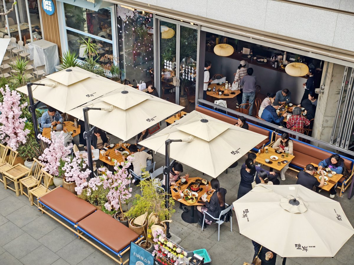 Shopping in China tweet media