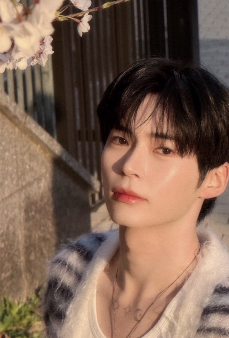 성한빈 쇄골 tweet media