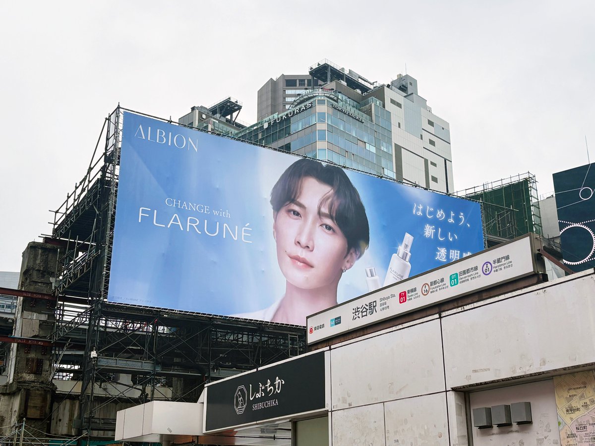 渋谷ハチ公広場センターシートに #渡辺翔太 さんを起用した #フラルネ