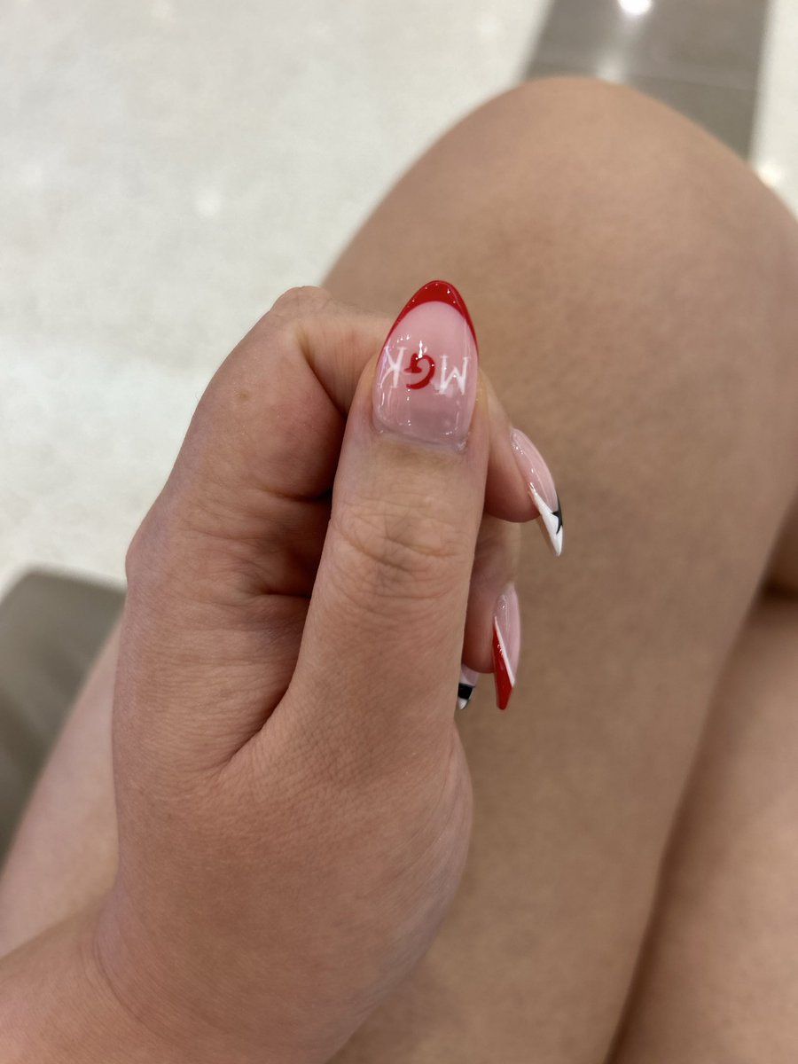 Michell04129266's tweet photo. MGK theme nails #lostamericanatour https://t.co/7e0gNxepsi