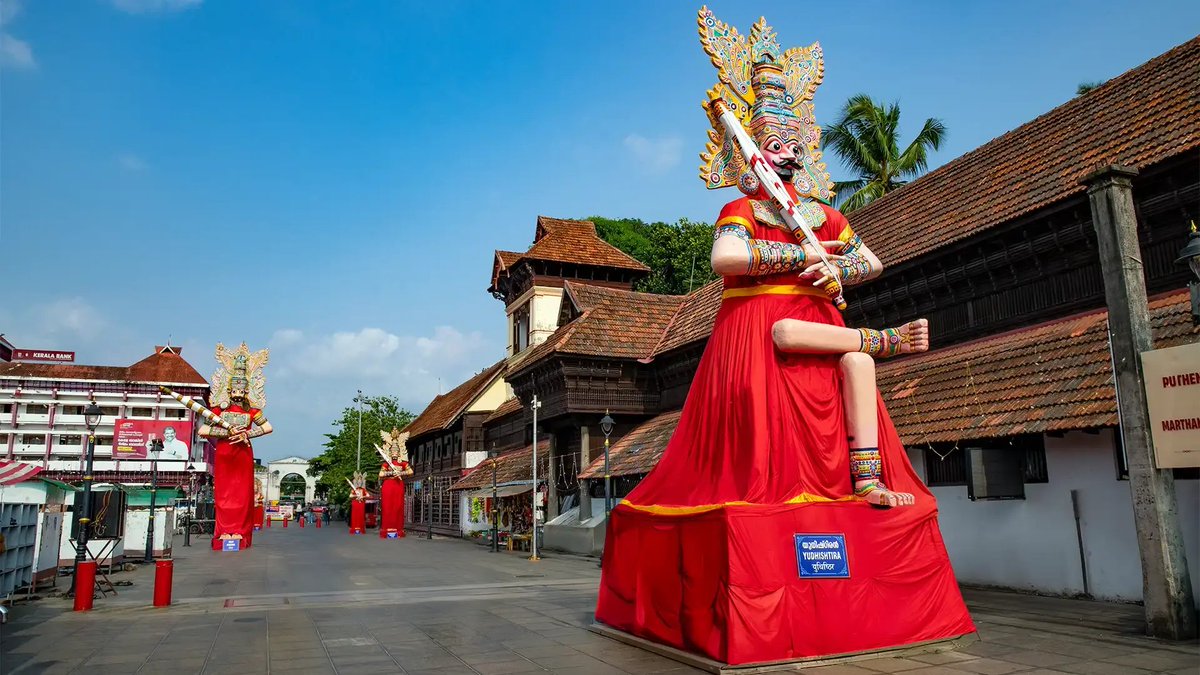 KeralaTourism's tweet image. At the sacred Sree Padmanabhaswamy Temple, the Painkuni Festival unfolds in a symphony of ritual and tradition. From the rhythmic chants to the majestic processions, every moment echoes Kerala’s timeless spiritual heritage.

#PainkuniFestival #Festivals #TemplesOfKerala