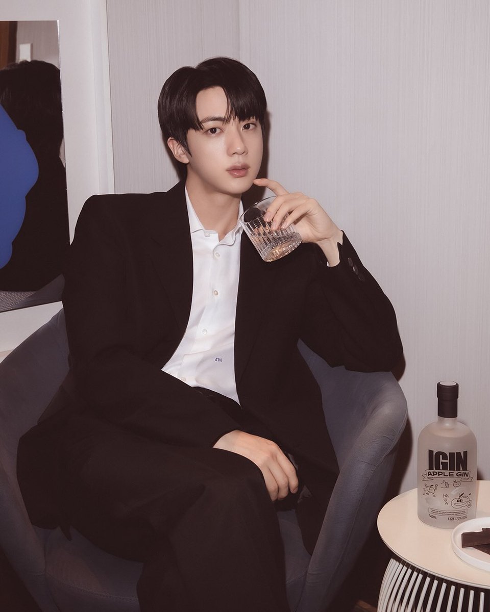 TheePopCore's tweet photo. JIN’s IGIN is rapidly growing and gaining major market attention, with over 60% of sales coming from overseas last year.

— It now targets 80% overseas sales by 2026 with ‘IGIN PARK’ pop-ups in Tokyo and Osaka and expansion into the U.S. market. https://t.co/zlljCcJwxX