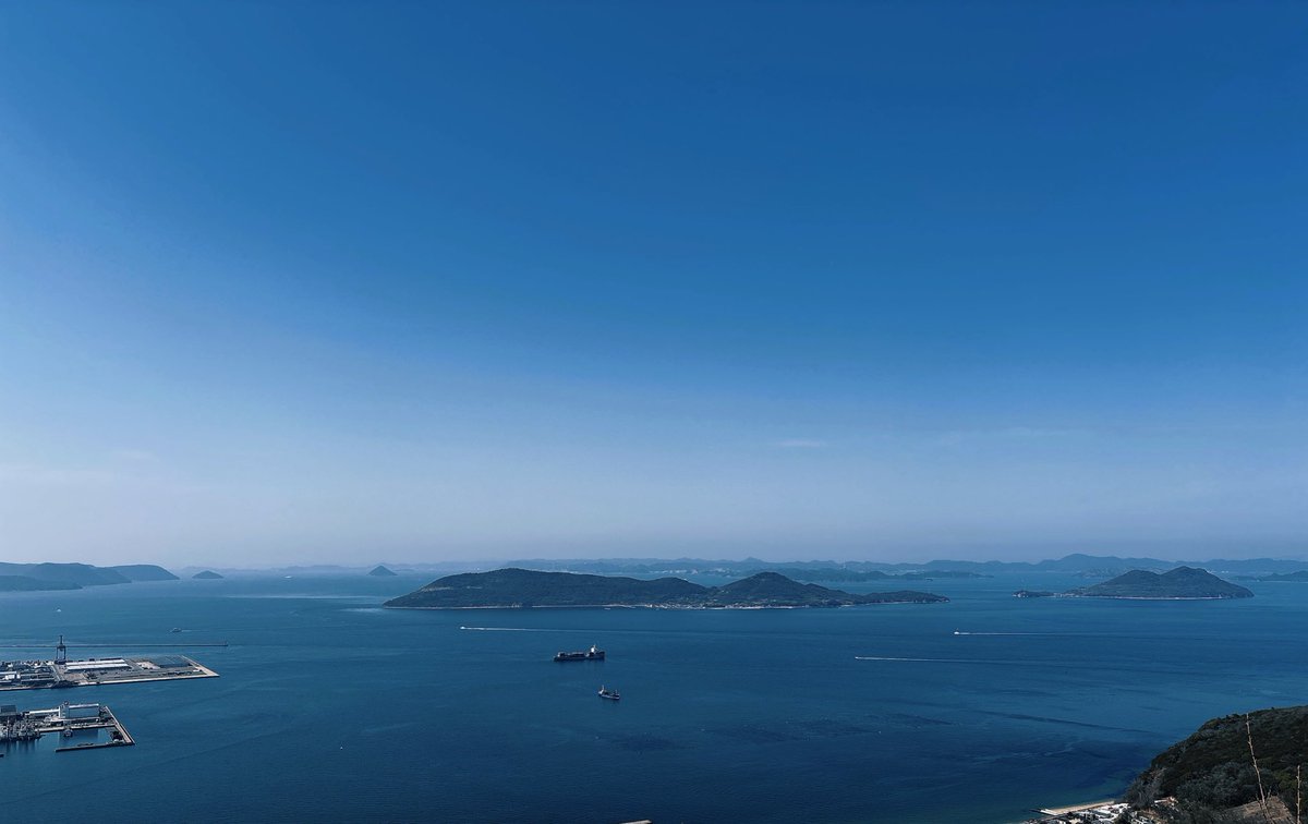ofuji_mogmog's tweet photo. 3月⇨4,541歩で、ほんのほんの少しだけup
瀬戸内海の穏やかな多島美と、高松市マンホール(与一の弓)を添えまして
では報告待っております♩春がきもちいい〜 #とほ歩 #roams https://t.co/QS9Eg9UYTm