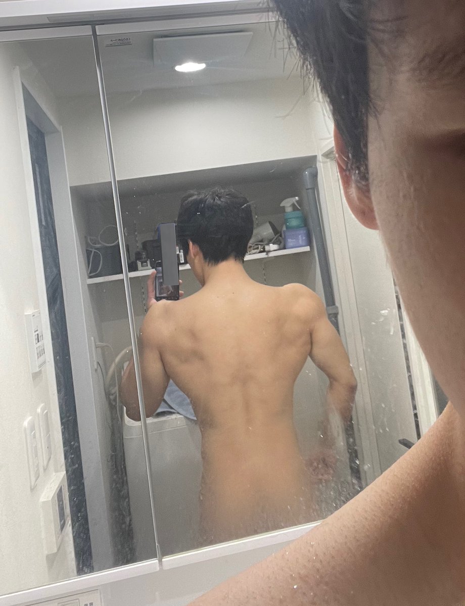 不撸铁还能有这样的背 我很满足hhhh