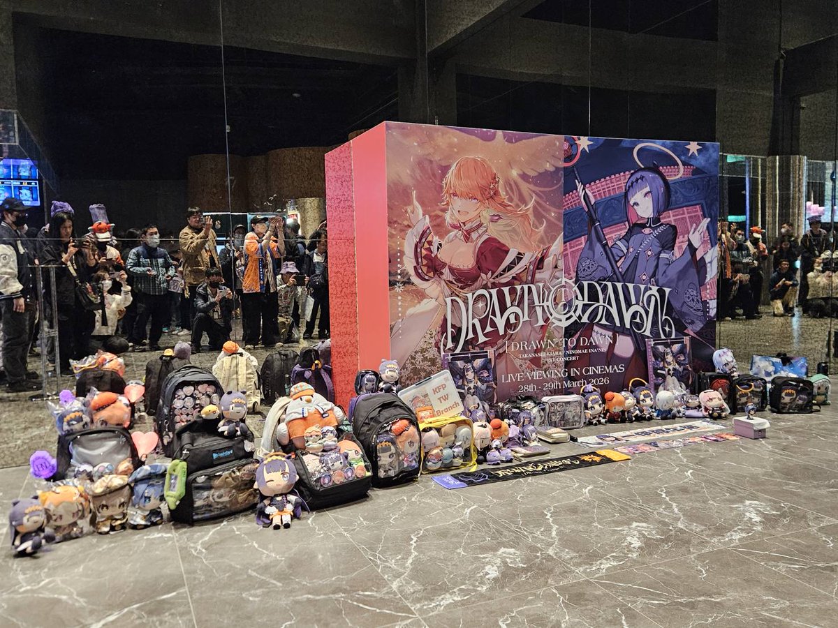 LiveViewingEnt's tweet photo. The cinemas came ALIVE last weekend 🧡💜 KFPs and Tentacult, you did not disappoint... the energy was unreal! This is what live viewing is all about: watching and feeling it together with your fan community. Stay tuned and see everyone at the next one 👀

#TakoTori1stConcert #小鳥遊キアラ #一伊那尓栖 #hololiveEN #LVE