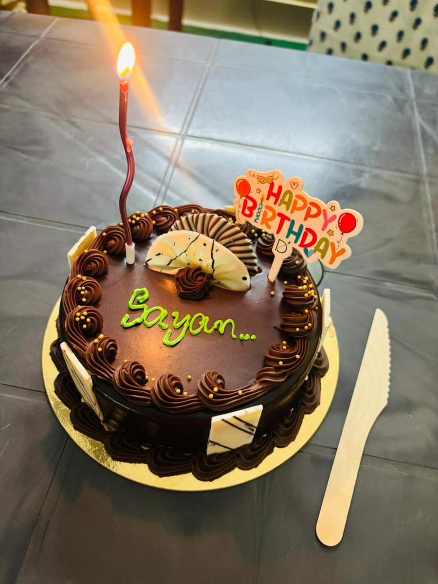 DigitalPRWorld's tweet photo. Celebration mode on.
Cake cutting, team photos, and lots of smiles as we celebrate Sayan Ranjit. Keep shining and growing!

#celebration #teamcelebration #officelife #workculture #teamwork #celebratemoments #memories #corporatelife #celebrationtime #happymoments #togetherness https://t.co/TXwcHL5GDG