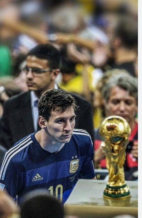 LY10_304👑 tweet media