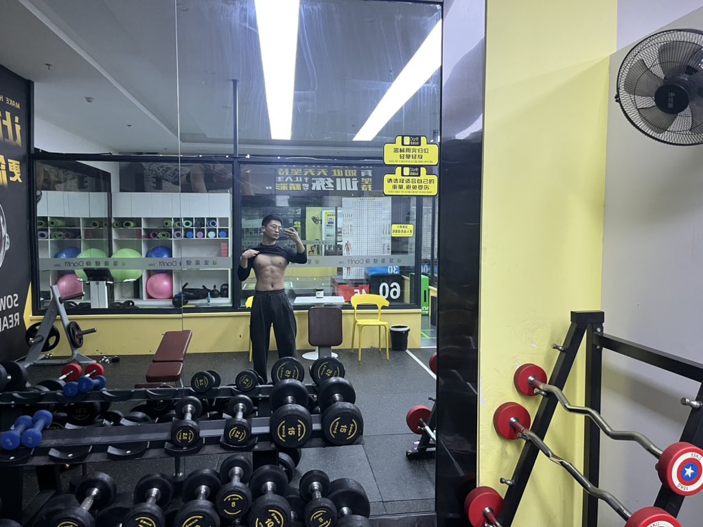 是个肌肉男 tweet media