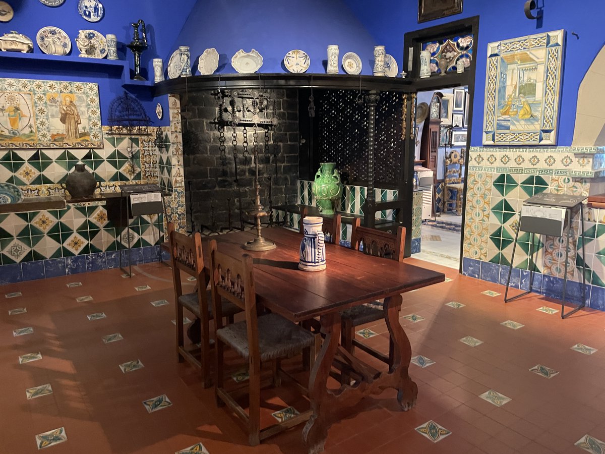 FSerra77's tweet photo. El #CauFerrat ( @museusdesitges #patrimonideSitges ), una autèntica meravella per entendre el #Modernisme català i els seus artistes. A través del taller de Santiago #Rusiñol, podem veure l'afany de col·leccionisme i el gust per les antiguitats dels artistes modernistes. https://t.co/xPSFO121uC