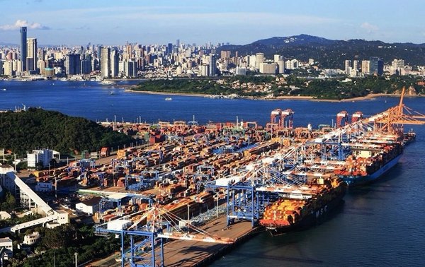 xmenglish's tweet image. Xiamen Port just shipped 15 containerized lithium battery energy storage systems to Chile on March 25 — the first multi-purpose vessel export of its kind this year. ⚡🚢🇨🇱
#Xiamen #EnergyStorage #LithiumBattery #Chile