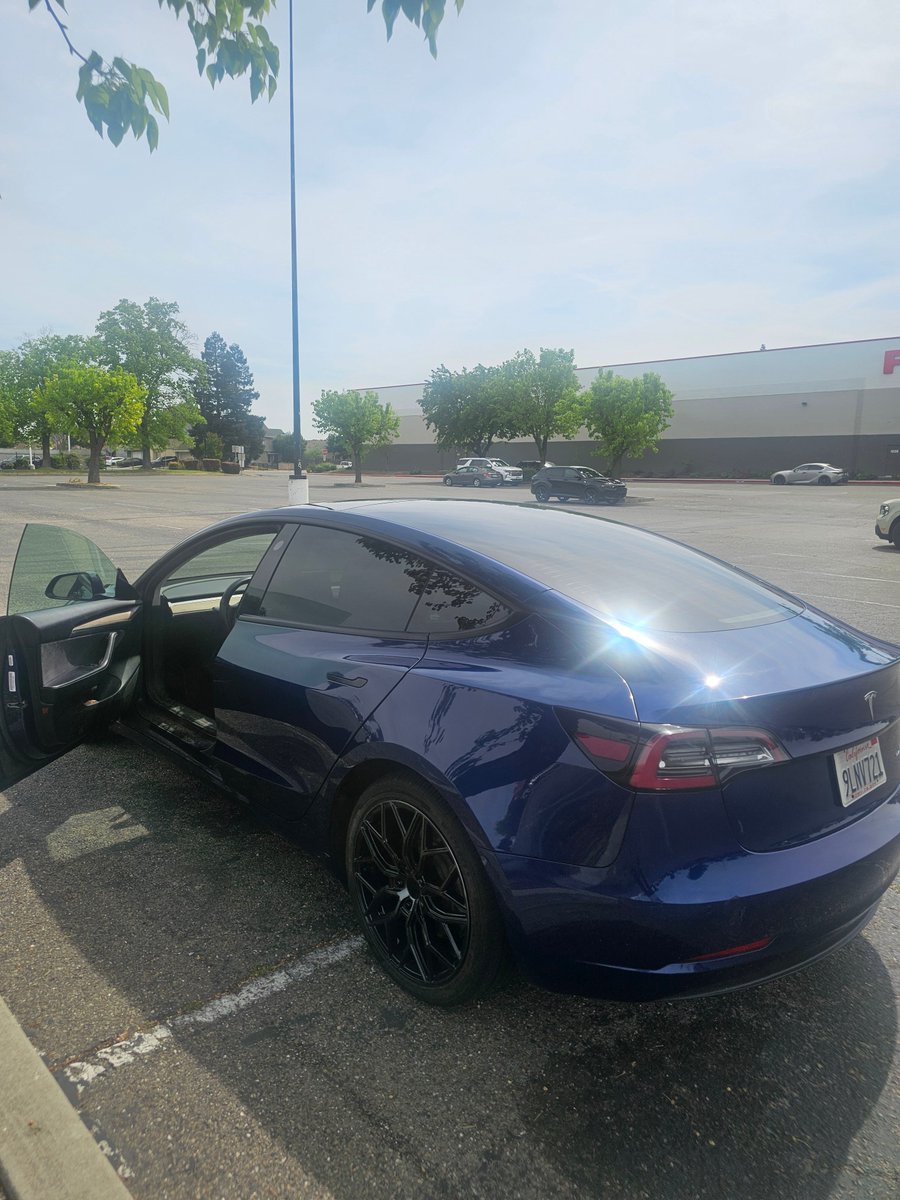 DrCryptoG4033's tweet photo. @elonmusk I love my model 3 with my new rims https://t.co/G4mR1MSSru