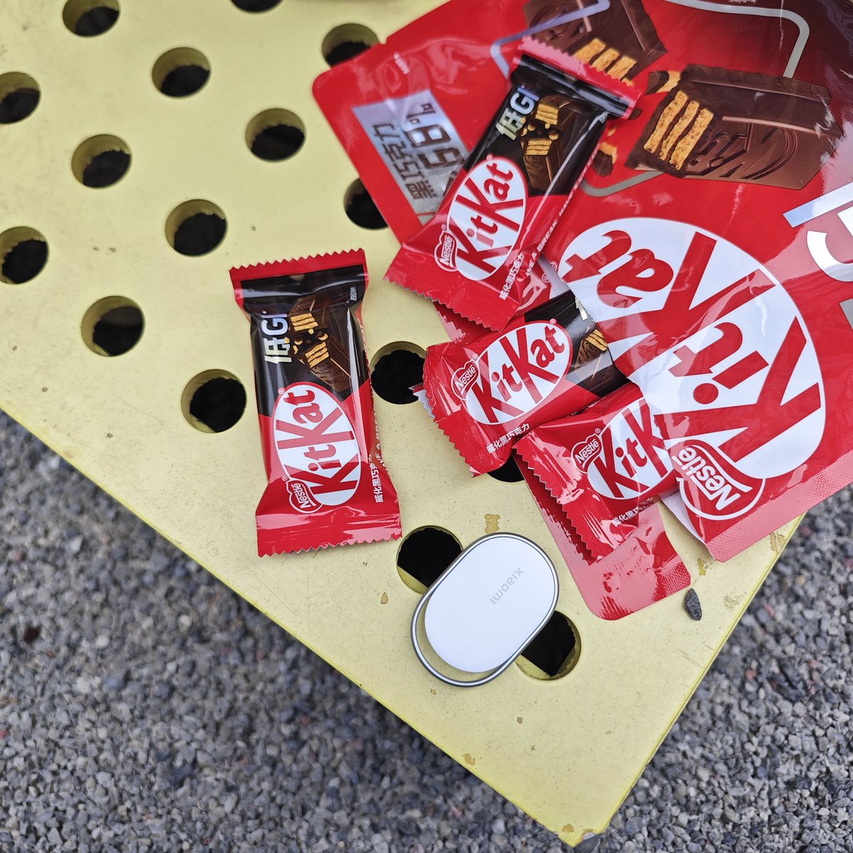 abigoabi's tweet image. Found a KitKat this morning. My Xiaomi tag won't tell me where it's been. #XiaomiTag #Kitkat