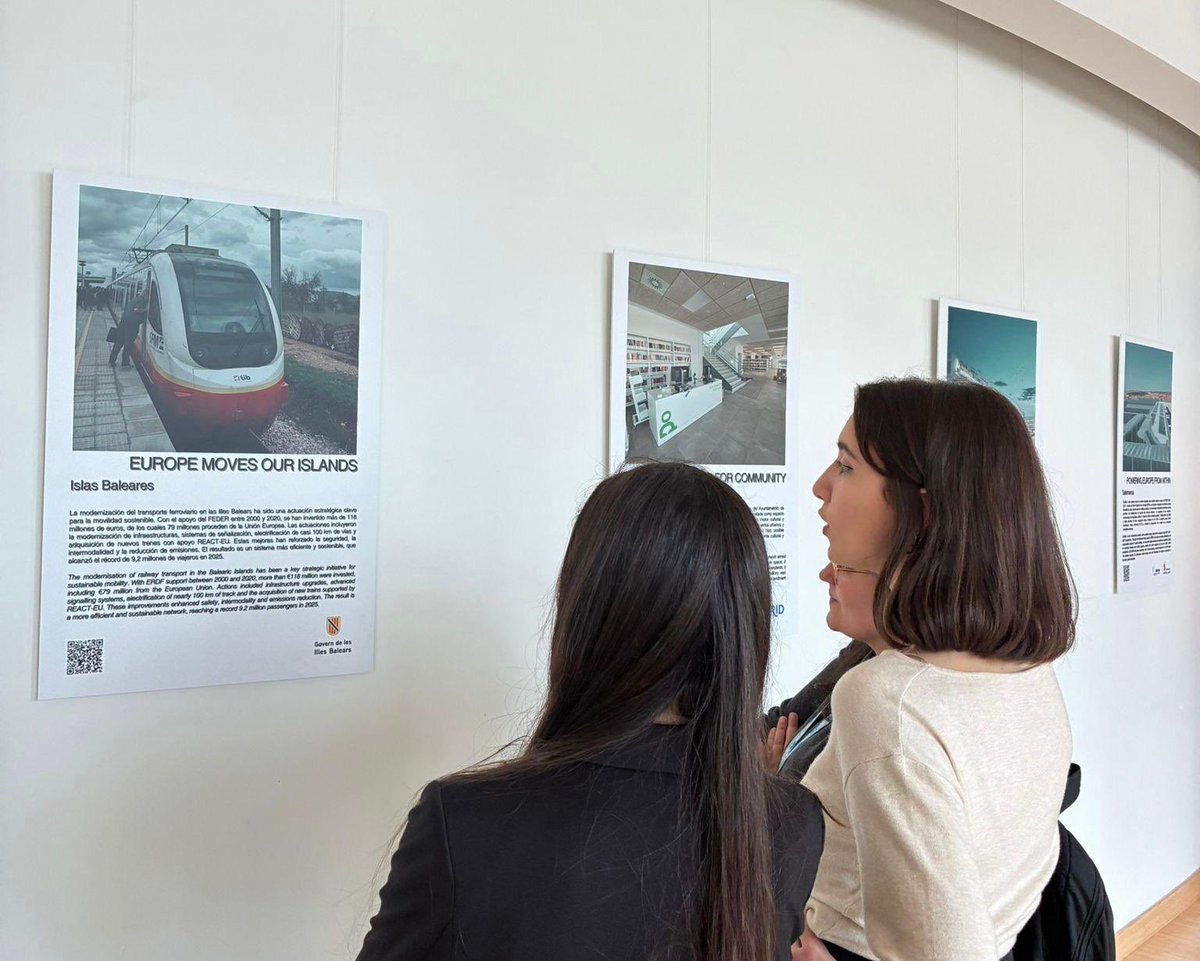 PresidenciaGOIB's tweet photo. El @goib destaca el paper de les Illes Balears en els 40 anys d’Espanya a la UE amb la participació en una exposició al Comitè de les Regions. 🇪🇺

Hi presentam projectes que mostren l’impacte dels fons europeus en la transformació del territori, especialment en àmbits com la sostenibilitat, la innovació i la millora del transport ferroviari. ��

📸 La mostra es pot visitar a Brussel·les fins al 27 d’abril.

Més ℹ️ https://t.co/UwbrZsZvsN