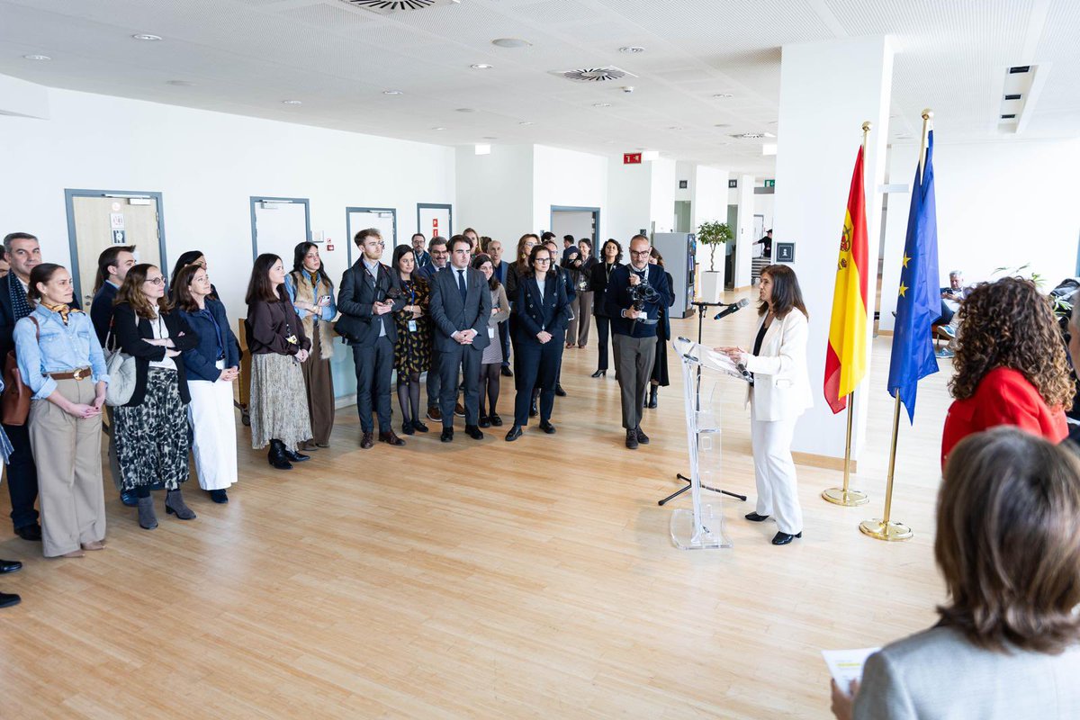 PresidenciaGOIB's tweet photo. El @goib destaca el paper de les Illes Balears en els 40 anys d’Espanya a la UE amb la participació en una exposició al Comitè de les Regions. 🇪🇺

Hi presentam projectes que mostren l’impacte dels fons europeus en la transformació del territori, especialment en àmbits com la sostenibilitat, la innovació i la millora del transport ferroviari. ��

📸 La mostra es pot visitar a Brussel·les fins al 27 d’abril.

Més ℹ️ https://t.co/UwbrZsZvsN