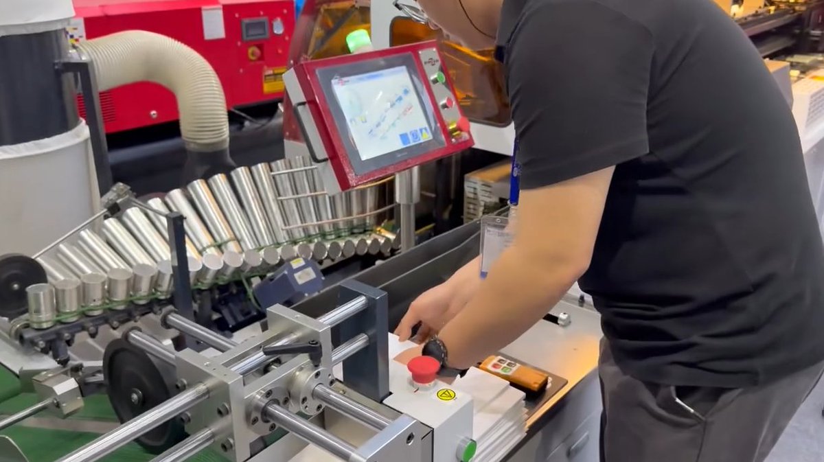 bosid2285's tweet image. 📚⚙️ Stable, precise &amp;amp; durable. Delivers neat, firm book binding for books &amp;amp; notebooks. Ideal for printing &amp;amp; binding workshops.
#Bosid #ThreadSewing #BookBindingMachine #fyp
zjlxbsd.com