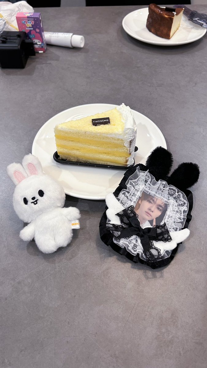 leeluv08's tweet photo. 卒業旅行で韓国いってきた❣️❣️
JYPも行けたしリノさんがお誕生日に食べてたさつまいも生クリームケーキも食べたよ😽💖💖💖 https://t.co/AGWjIA1bj2