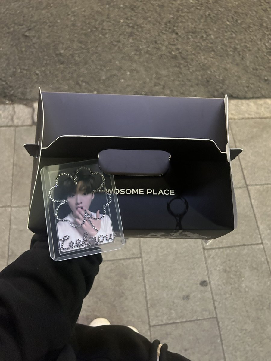 leeluv08's tweet photo. 卒業旅行で韓国いってきた❣️❣️
JYPも行けたしリノさんがお誕生日に食べてたさつまいも生クリームケーキも食べたよ😽💖💖💖 https://t.co/AGWjIA1bj2