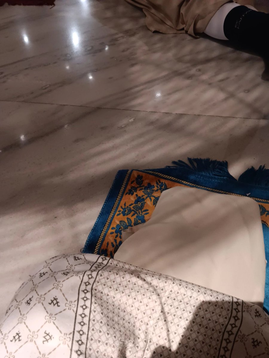bjhyeon's tweet photo. Itikaf pertama di masjid besar baiturrohman semarang, mulai dari berangkat bareng dita sampai berani berangkat sendiri, alurnya masih sama bersyukur dan meminta kepada NYA. semoga thn depan bisa menjadi versi lebih baik https://t.co/X3FT5baFKg