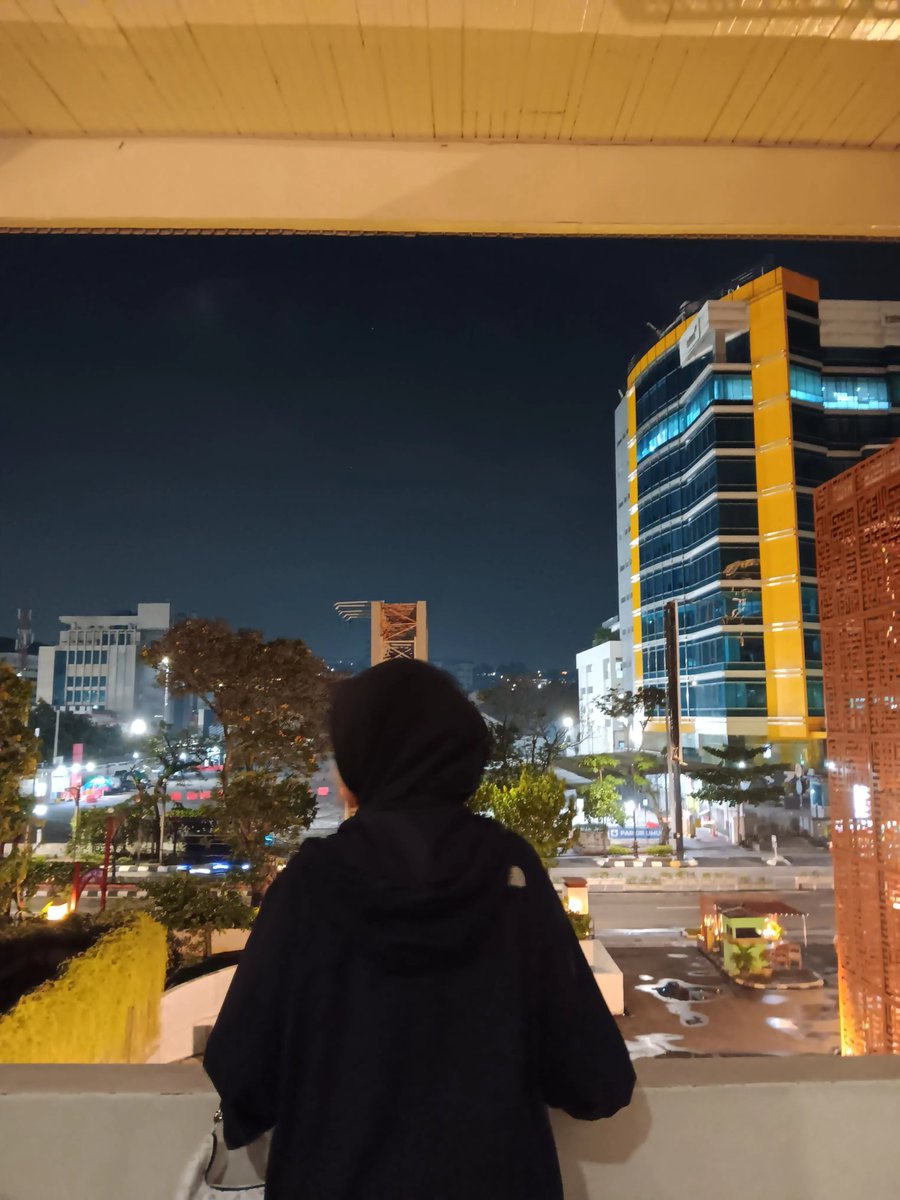 bjhyeon's tweet photo. Itikaf pertama di masjid besar baiturrohman semarang, mulai dari berangkat bareng dita sampai berani berangkat sendiri, alurnya masih sama bersyukur dan meminta kepada NYA. semoga thn depan bisa menjadi versi lebih baik https://t.co/X3FT5baFKg