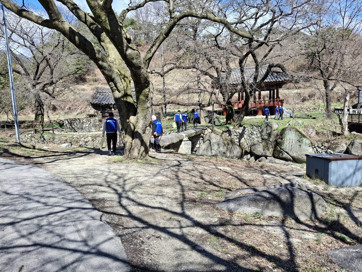 bareugegc's tweet photo. 2026. 03. 31.(화)
바르게살기운동거창군마리면위원회(위원장 윤동열)에서는 마리면 용운정 일대에서 쓰레기 수거활동을 진행하였습니다. https://t.co/hx3fVmRVRV