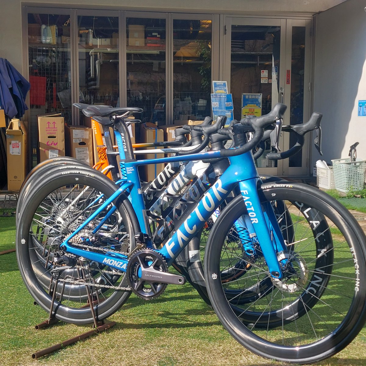 nalsimafrend's tweet image. 【期間限定】FACTORに試乗できます。

期間4月2日（木）～4月12日（日）
試乗時間　12：00～17：00（最終受付）

試乗モデル、サイズ
■OSTRO VAM2.0　49、52、54
■MONZA　52
※OSTRO VAM 2.0の49サイズは4/5（日）まで試乗出来ます。

#FACTOR
＃なるしまフレンド