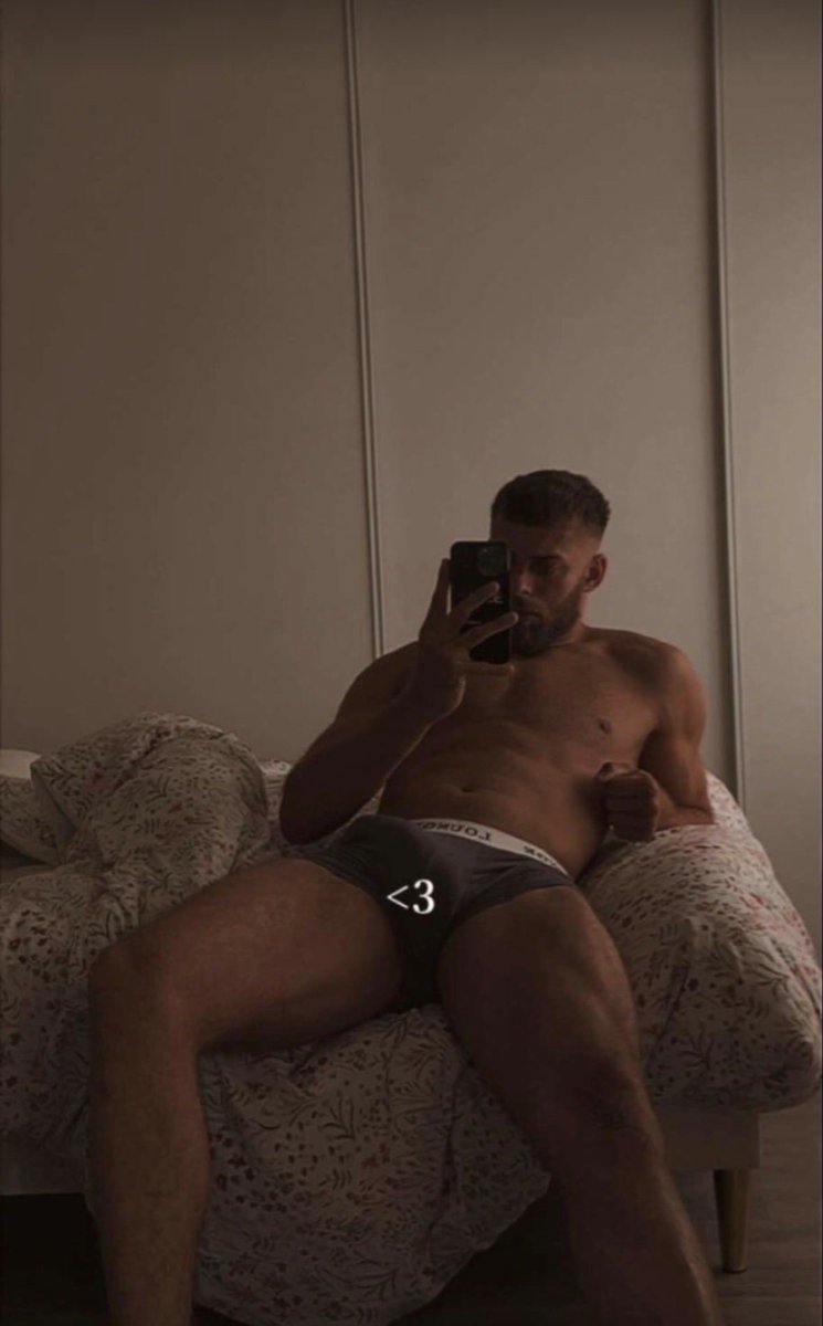 Salut les gars!😈 
Tu viens entre mes jambes😏 
Rt et like bg