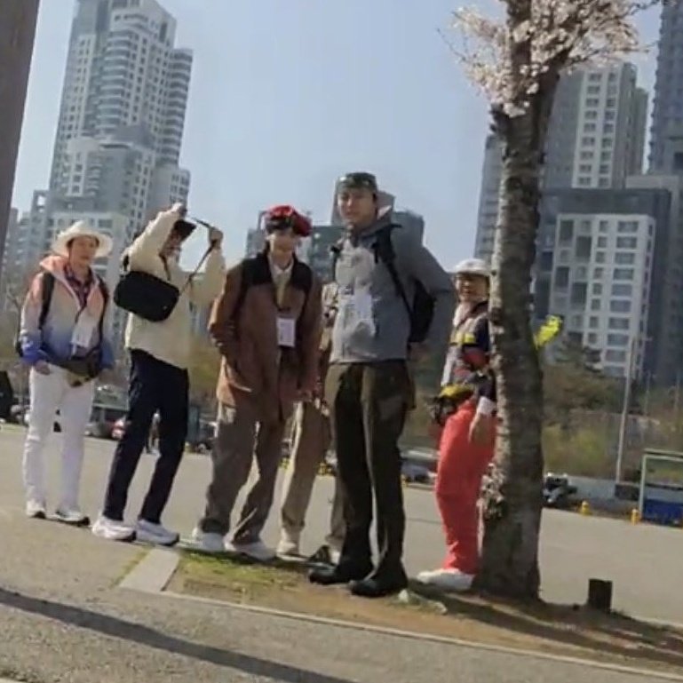 ღɴʟʏ tweet media