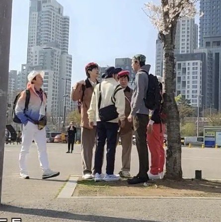 ღɴʟʏ tweet media