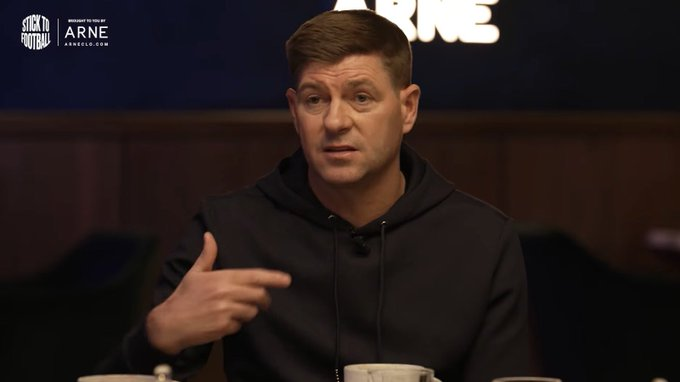 جيرارد يوجه رسالة مؤثرة لصلاح! ستيفن جيرارد عن محادثته مع محمد صلاح: "أنا لا أراه كثيرًا، ولست قريبًا جدًا منه لكن بعد مباراة ليدز، قلت له أنه هنا من 9 سنوات، كنت ملك هنا، لديك إرثك ارحل بطريقتك، ارحل بالطريقة الصحيحة".. المصدر: ذا أثلتيك 