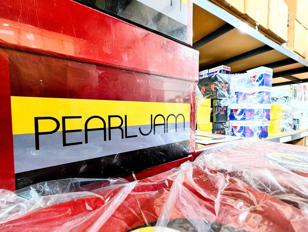 demetriosns's tweet image. damnskippy1 - "Plenty of inventory,...I've been counting!!
ONE!!...Hahahaha...TWO!! Hahahaha...THREE!!...Hahahaha, I've been counting!! #inventory #thecount #nugsnet #pearljam #deadandcompany " instagram.com/p/DWkUsrYj76P/