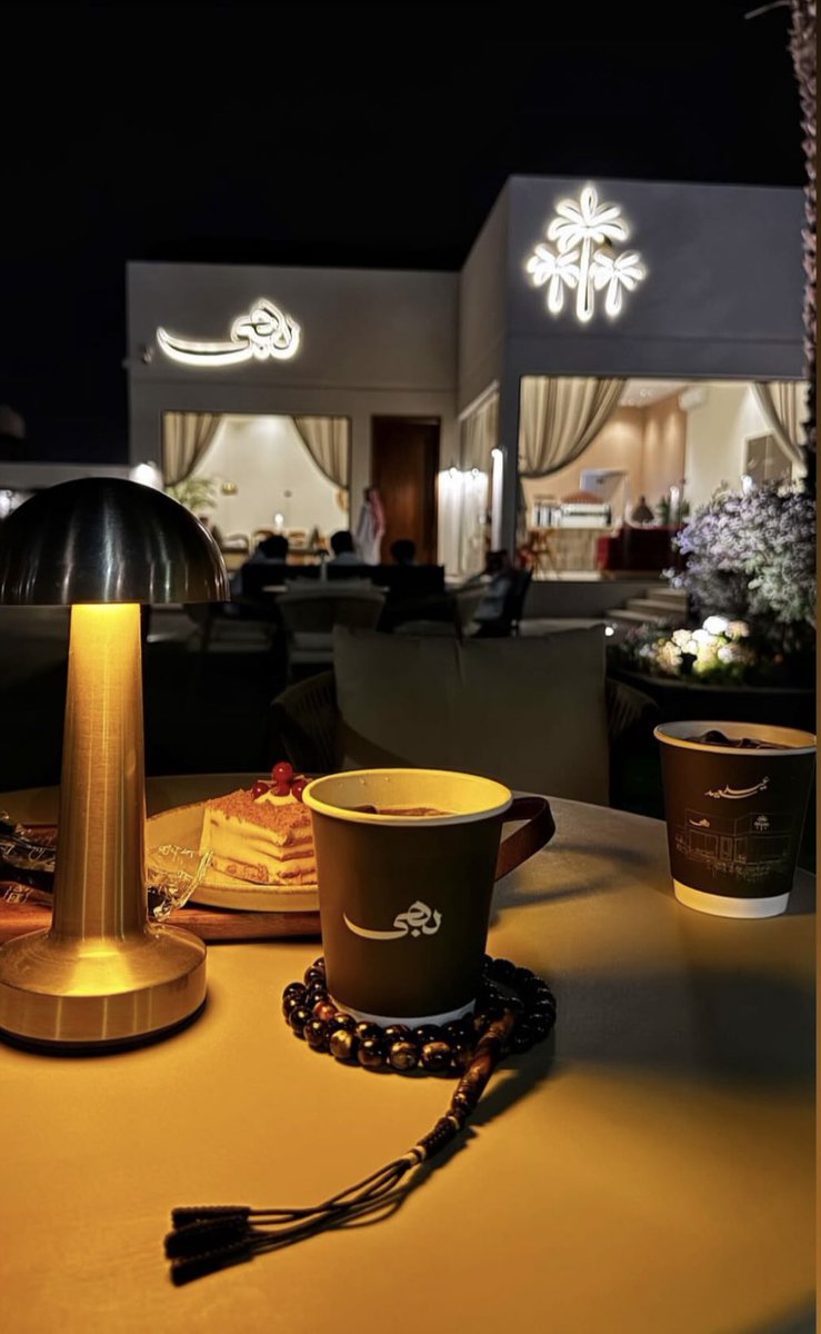 TV_503's tweet photo. سرى الليل وش غير الحماسه وابو تمام 
نديم الورق والحبر والقهوه الساده
بصدري كلام وفي خيالي وصل واوهام 
لواخير منهن دمعةٍ فوق سجاده
انا أكثر بشر تغريه الاحلام والاحلام 
يموت الفتئ من دونها مادرك مراده
ماعاد ادري شلوني من الفقد والالام 
قعدت اتجنب سطوة الوقت وعناده https://t.co/liPeNl0s96