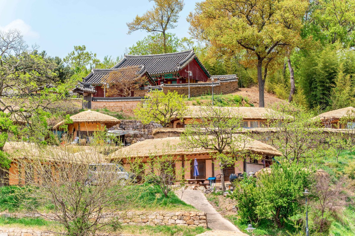 Visita Corea tweet media