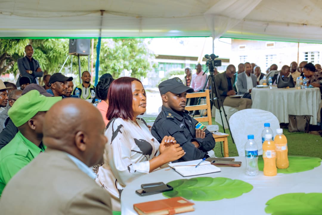<a href="/KatabagemuSect/">KATABAGEMU SECTOR | NYAGATARE | EAST | RWANDA</a> #Gushima 
Nanjye nari mpari 👏 Katabagemu mufite gahunda nziza rwose inzego zose zibashyigikire ✅ nakunze uburyo mugiye gutoza aborozi umuco w'Isuku Aho bororera , umushumba wambaye gishumba, inka irara heza ,kuzamura umukamo ukagera kurwego rushimishije byose mukabikora