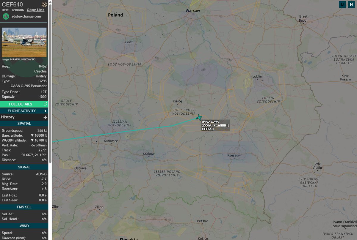 PolishMilRadar's tweet photo. 📅 02.04 🕘 09:37LT - 🇨🇿✈️ Czeski Airbus C-295M do Lublina 🇵🇱

🇨🇿 Siły Powietrzne Czech
✈️ Airbus C-295M | Reg: "0452"
🛫 Baza Lotnicza Praga Kbely #LKKB | Czechy 🇨🇿
🛬 Port Lotniczy Lublin #EPLB 🇵🇱
#CEF640 zniża ↘️
🔗 https://t.co/CI8VmPPSE9

#POLMILRADAR https://t.co/4wr08W8E6A
