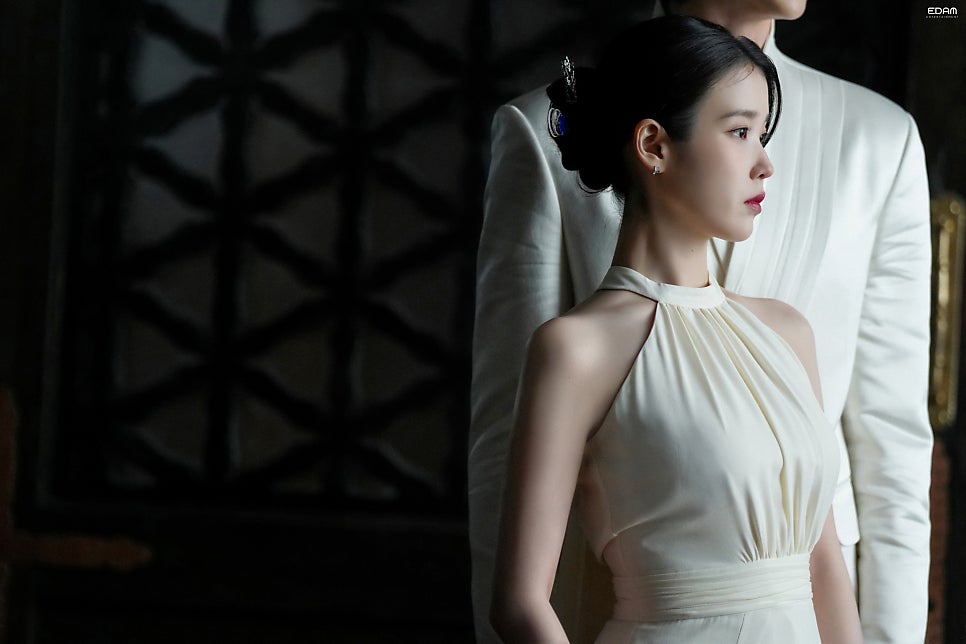 ღɴʟʏ tweet media