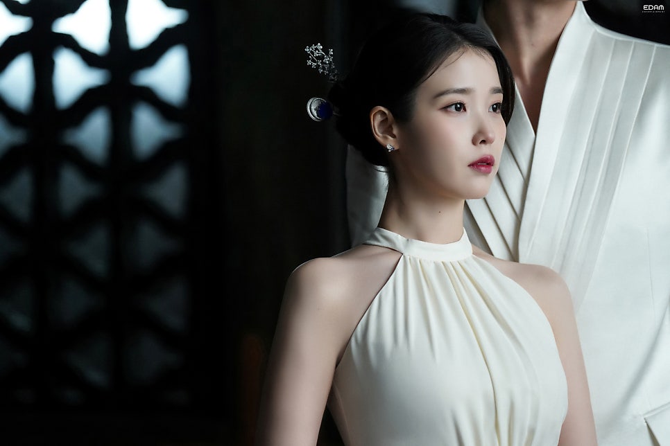 ღɴʟʏ tweet media