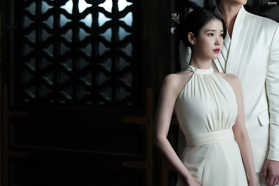 ღɴʟʏ tweet media