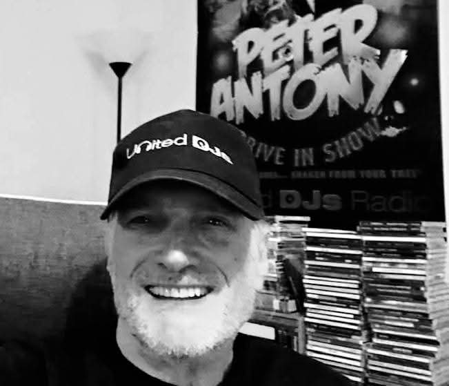 SEJenks's tweet photo. Thursday 2nd April 2026 tune into Q-burn a syndicated radio show with Peter Antony. This week Peter features Brian Houston &amp; @theblackcrowes. Catch the show  today here:-
12:00am https://t.co/iOkqJLAwtL  
17:00  https://t.co/x0uJbPFgfC
22:00 https://t.co/qHBdijZmvL https://t.co/3BeU5mRMrq