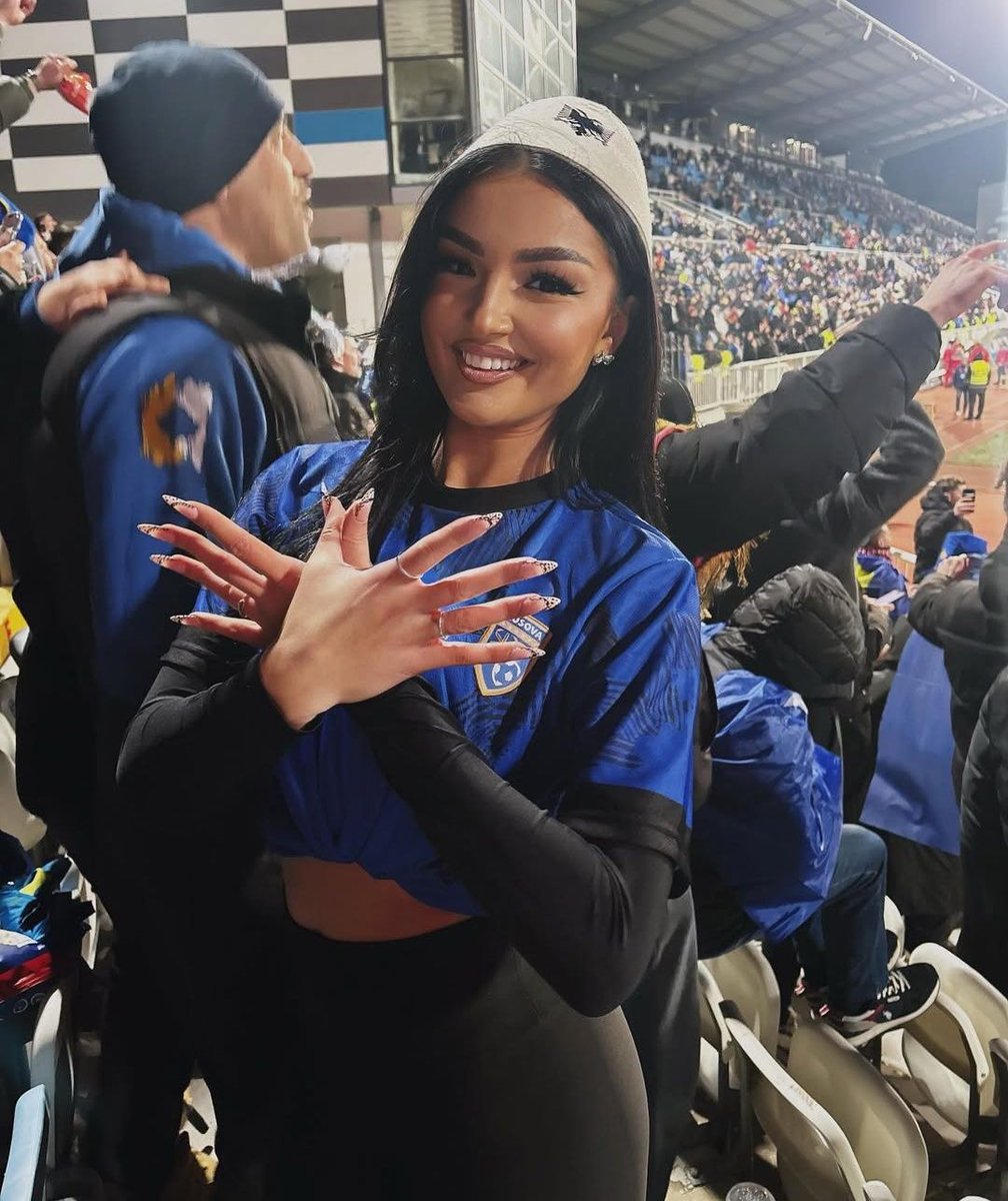 𝐂𝐚𝐬𝐮𝐚𝐥 𝐔𝐥𝐭𝐫𝐚 𝐎𝐟𝐟𝐢𝐜𝐢𝐚𝐥 tweet media