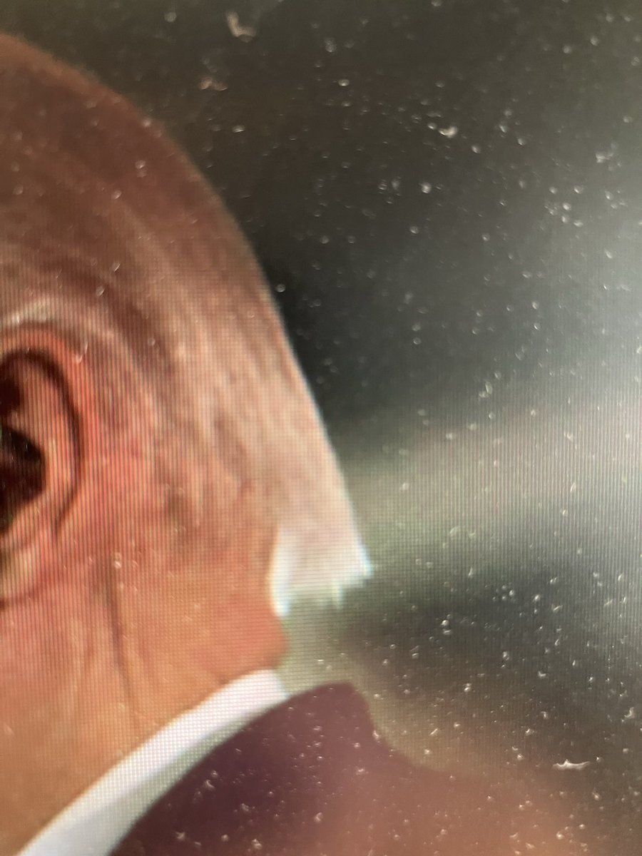 EWerkhardt's tweet photo. The Biden “fringe.“
Why would a wealthy man, the former president of the United States no less, go around in public with this scruffy “fringe” at the back of his head that has all the elegance of a $10 haircut? I always thought it made him look like a bum. https://t.co/szYx7hfPsp