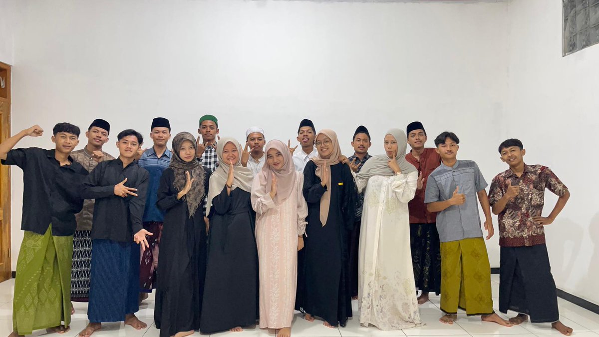 bjhyeon's tweet photo. Eid mubarak✨️ https://t.co/CVCGsIH3CK