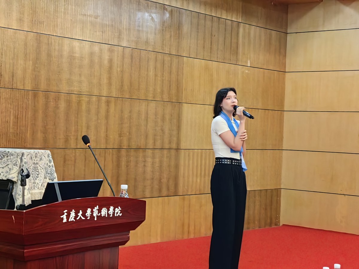 CQU1929's tweet image. 🎨 #CQU's School of Arts welcomed students and teachers from #Russia's Yekaterinburg School No. 2. 🎶 Through calligraphy and vibrant performances, we celebrated art's power to bridge cultures and deepen understanding. A wonderful chapter in China-Russia youth #exchanges!