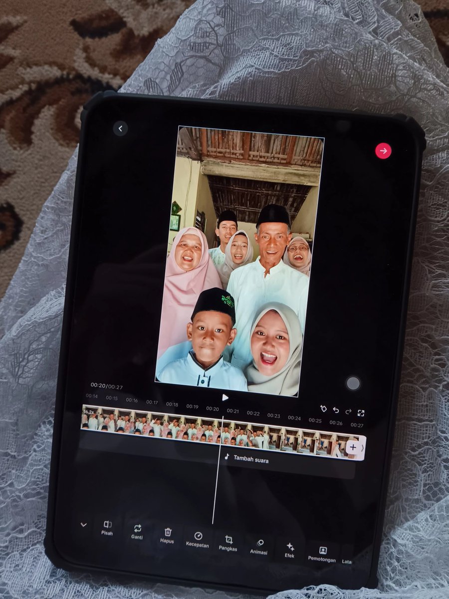 bjhyeon's tweet photo. Eid mubarak✨️ https://t.co/CVCGsIH3CK